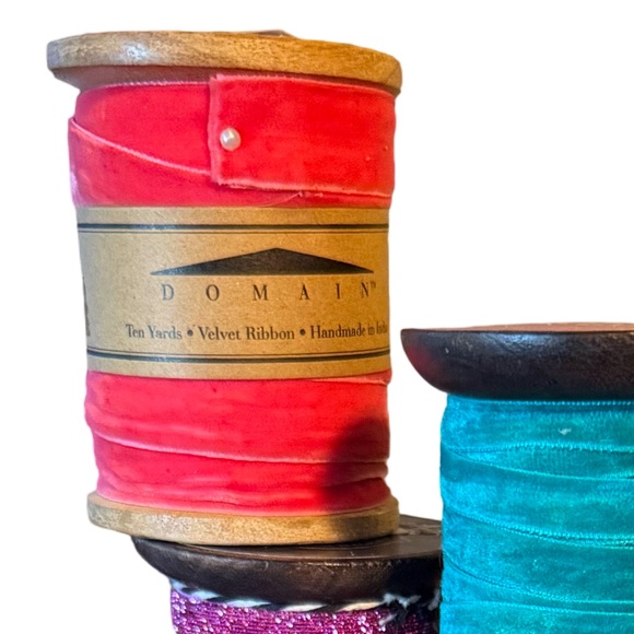 Martha Stewart + Other Brands Pre-Loved Wood Spools Velvet & Glitter Ribbons - Picture 3 of 10